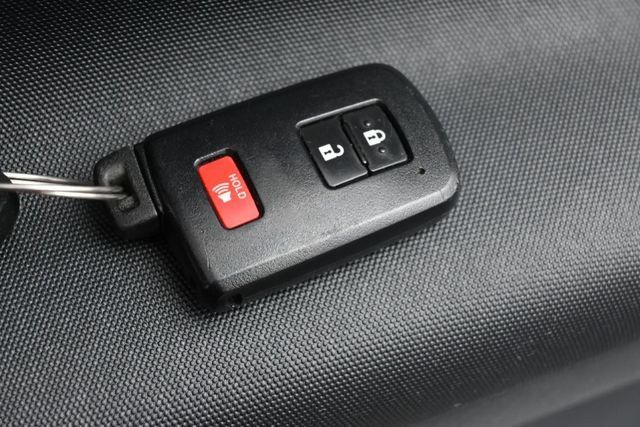 Used 2017 Toyota Tacoma TRD Off-Road AWD/4WD image 36