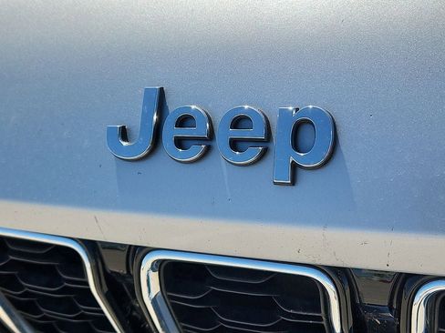 Used 2021 Jeep Grand Cherokee L Limited AWD/4WD image 9