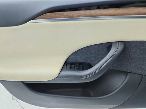Used 2021 Tesla Model S Plaid image 34