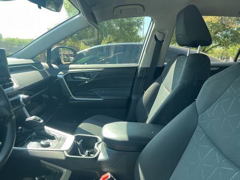 Used 2025 Toyota RAV4 XLE image 9