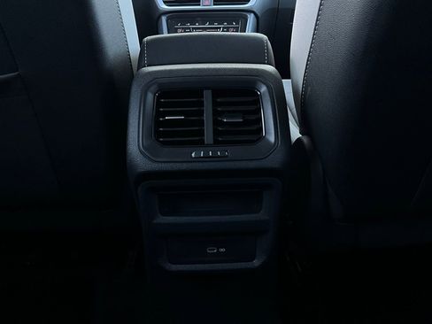 Used 2025 Volkswagen Taos SE image 13