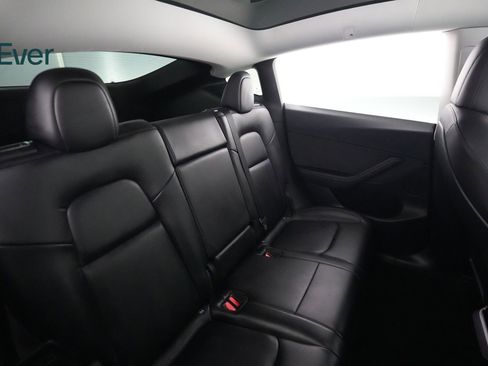 Used 2022 Tesla Model Y Long Range AWD/4WD image 5