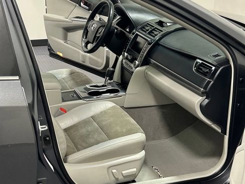 Used 2012 Toyota Camry Hybrid image 11