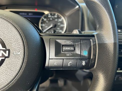 Used 2023 Nissan Rogue SV image 38