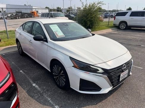 Used 2025 Nissan Altima 2.5 SV FWD image 1