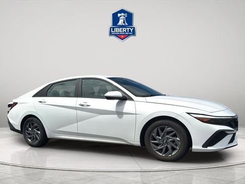 Used 2024 Hyundai Elantra SEL FWD image 14