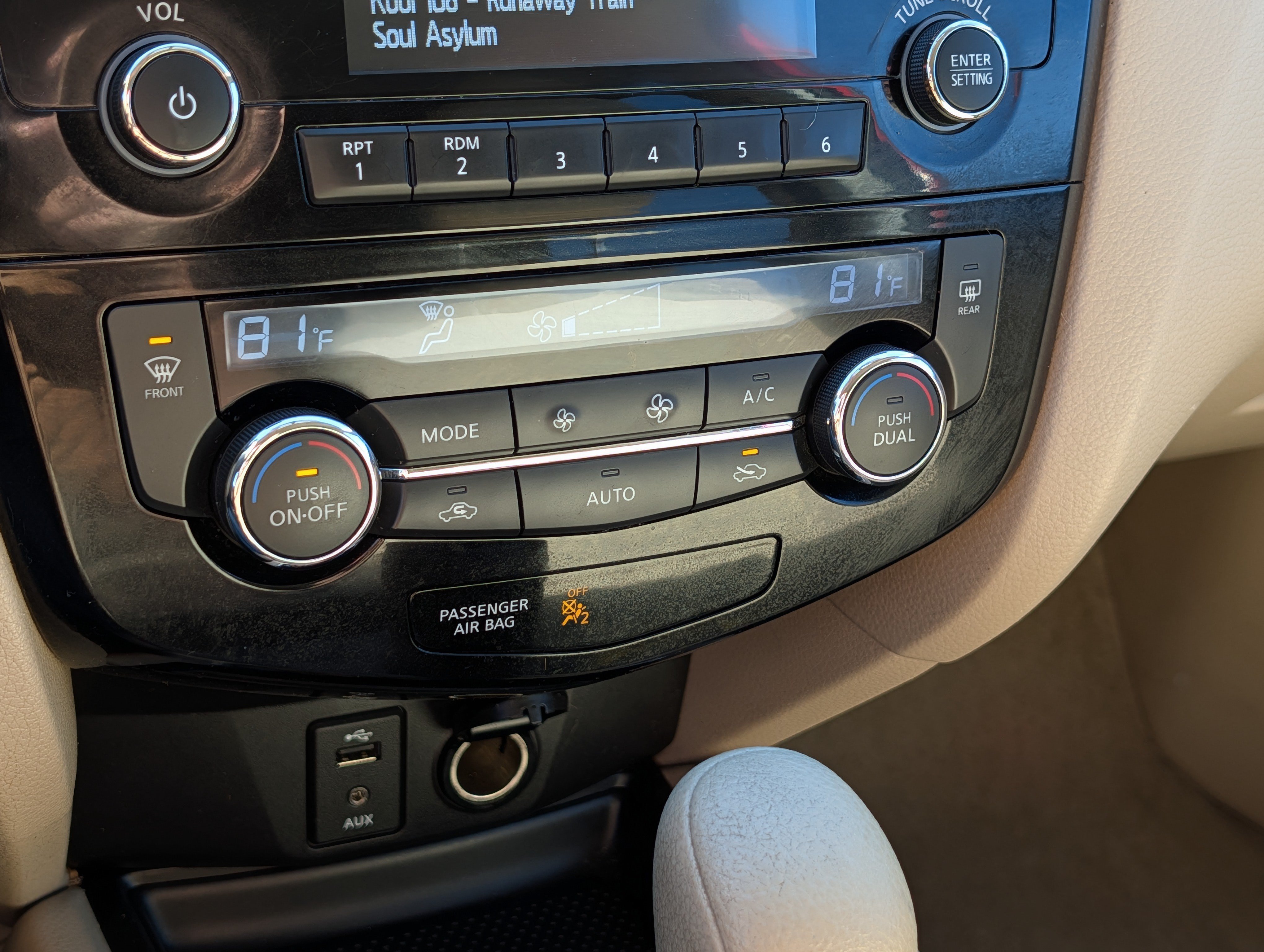 Used 2014 Nissan Rogue SV AWD/4WD image 23
