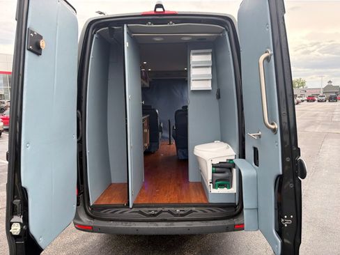 Used 2021 Mercedes-Benz Sprinter 2500 image 18