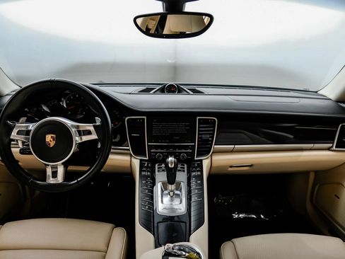 Used 2016 Porsche Panamera image 9