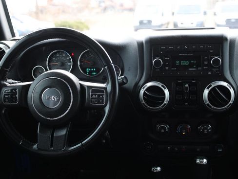 Used 2016 Jeep Wrangler Unlimited Sahara w/ Connectivity Group image 22