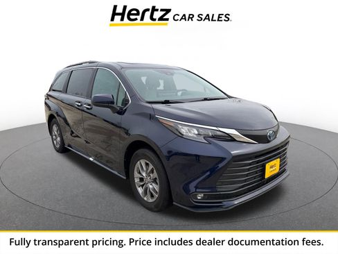 Used 2025 Toyota Sienna XLE FWD image 1