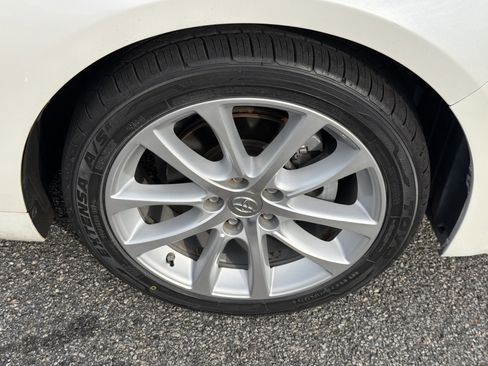 Used 2013 Toyota Avalon Limited image 24