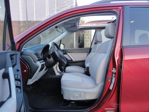 Used 2015 Subaru Forester 2.5i Premium w/ All-Weather Package AWD/4WD image 9