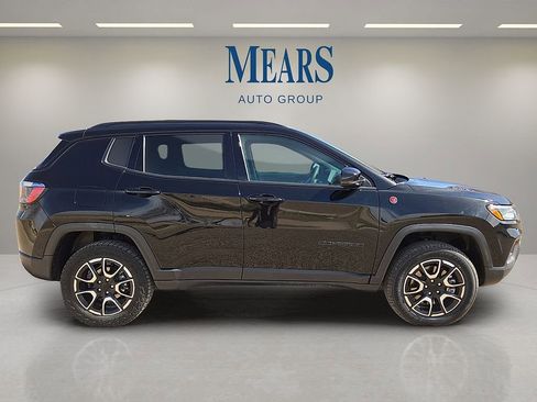 Used 2024 Jeep Compass Trailhawk image 6