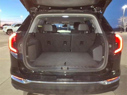 Used 2023 GMC Terrain SLT image 22