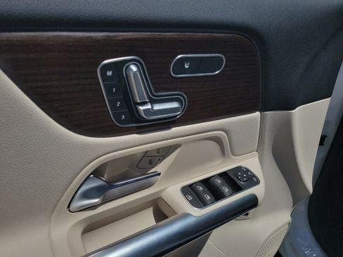 Certified 2025 Mercedes-Benz GLA 250 image 17