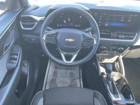 Used 2025 Chevrolet TrailBlazer LT w/ Convenience Package image 14