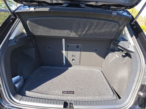 New 2026 Volkswagen Taos SE image 12