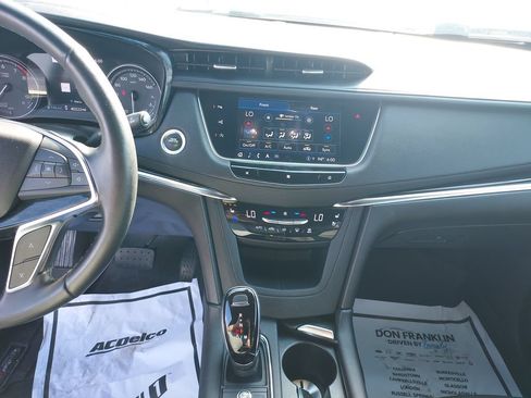 Used 2021 Cadillac XT5 Premium Luxury FWD image 17