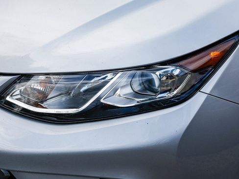 Used 2017 Chevrolet Volt LT w/ Comfort Package image 7