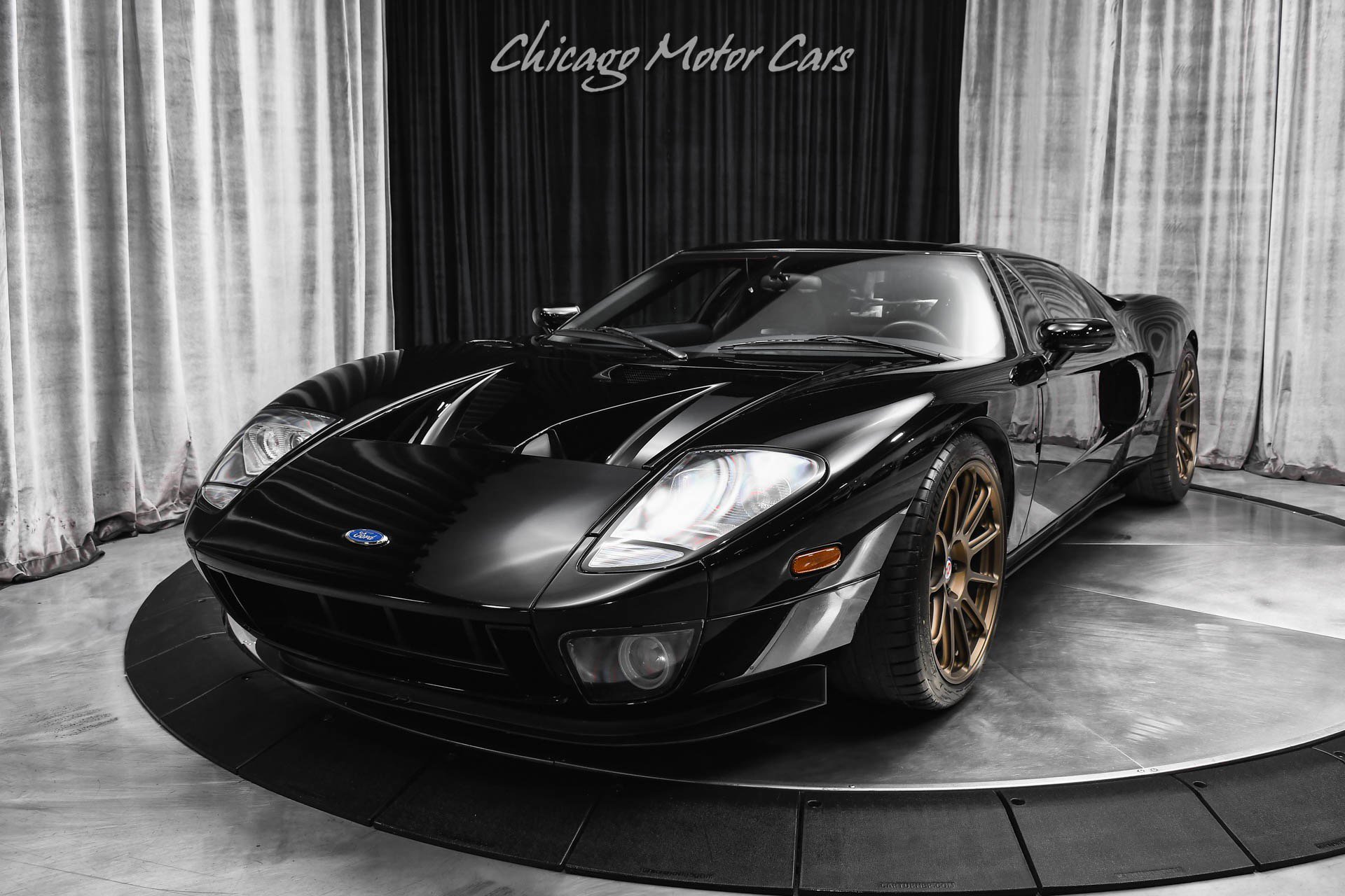 Used 2006 Ford GT RWD image 2