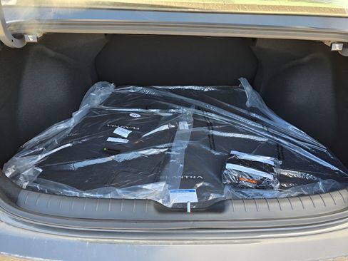 New 2025 Hyundai Elantra Blue image 30