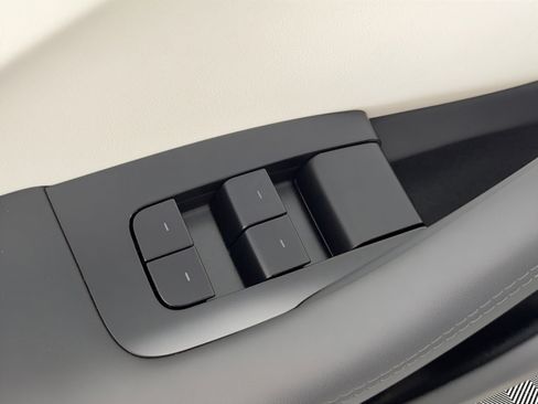 Used 2025 Tesla Model 3 Long Range RWD image 15