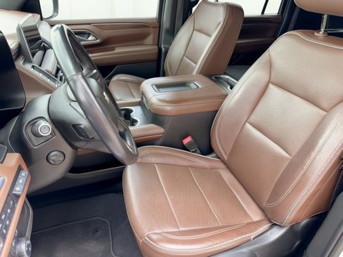 Used 2022 Chevrolet Suburban High Country w/ Premium Package 2 RWD image 5