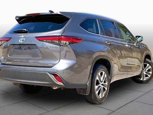 Used 2023 Toyota Highlander XLE AWD/4WD image 13