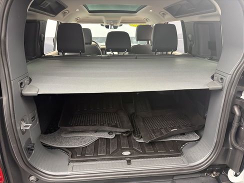 Used 2024 Land Rover Defender 110 X-Dynamic SE image 34