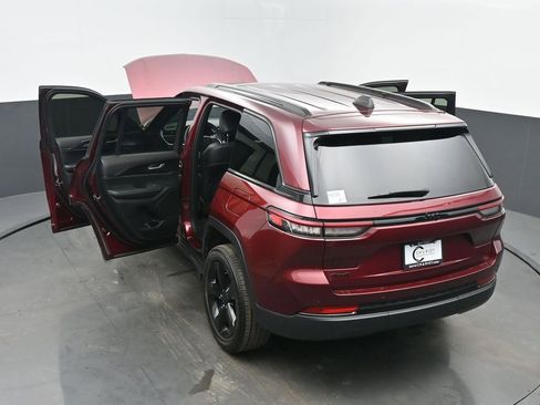 Used 2023 Jeep Grand Cherokee Altitude image 64