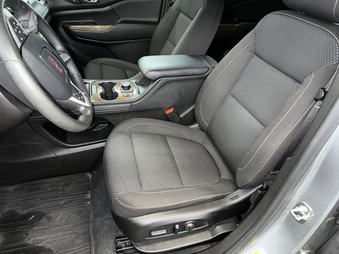 Certified 2023 GMC Acadia SLE w/ Driver Convenience Package image 2