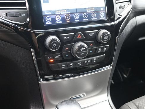 Used 2020 Jeep Grand Cherokee Laredo w/ 18" Wheel & 8.4" Radio Group AWD/4WD image 17