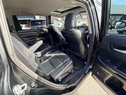 Used 2014 Toyota Highlander Limited image 60