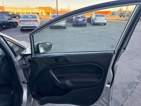 Used 2018 Ford Fiesta SE FWD image 19
