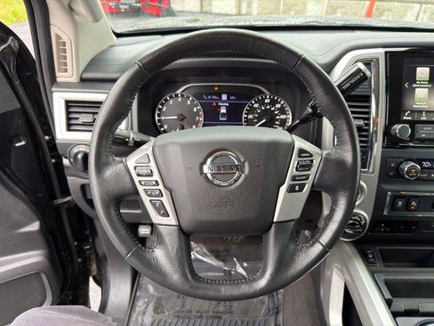 Used 2021 Nissan Titan SV w/ SV Convenience Package AWD/4WD image 17