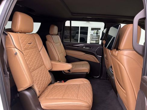 Used 2023 Cadillac Escalade ESV Sport w/ LPO, ONYX Package image 11