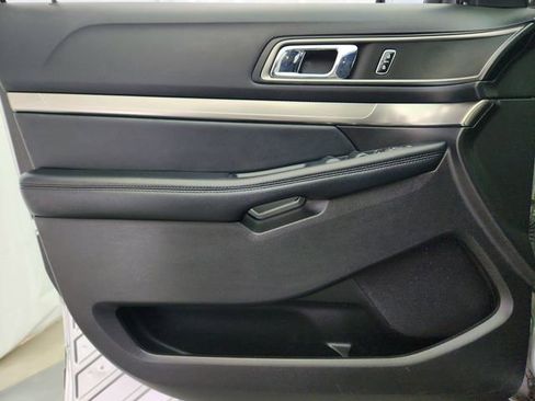 Used 2018 Ford Explorer XLT w/ Equipment Group 202A AWD/4WD image 20