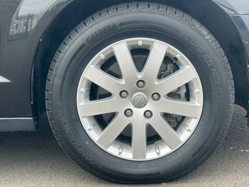 Used 2016 Chrysler Town & Country Touring FWD image 10