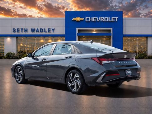 Used 2025 Hyundai Elantra Sport FWD image 5