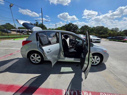 Used 2012 Nissan Versa Hatchback w/ SL Navigation Pkg FWD image 32