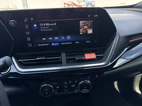 Used 2025 Chevrolet Trax RS w/ Driver Confidence Package image 32