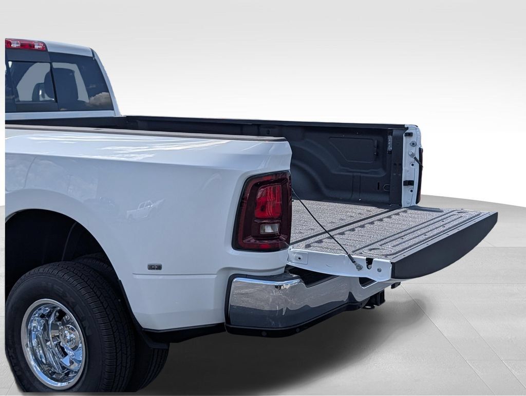 New 2026 RAM 3500 Tradesman AWD/4WD image 6
