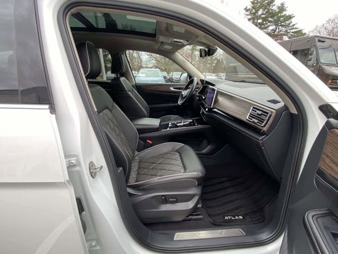 Certified 2024 Volkswagen Atlas SEL Premium R-Line AWD/4WD image 30