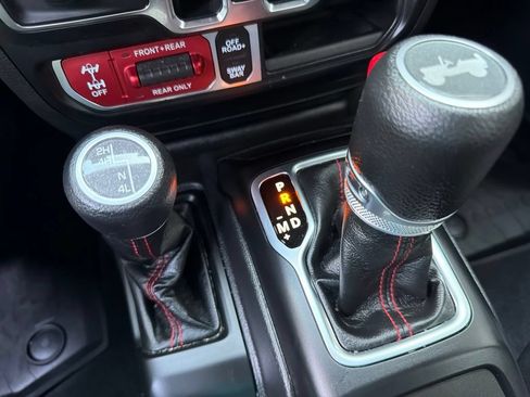 Used 2023 Jeep Wrangler Unlimited Rubicon w/ Cold Weather Group AWD/4WD image 18
