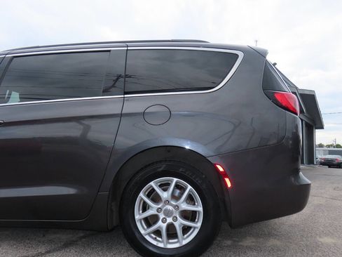 Used 2020 Chrysler Voyager Lxi FWD image 27