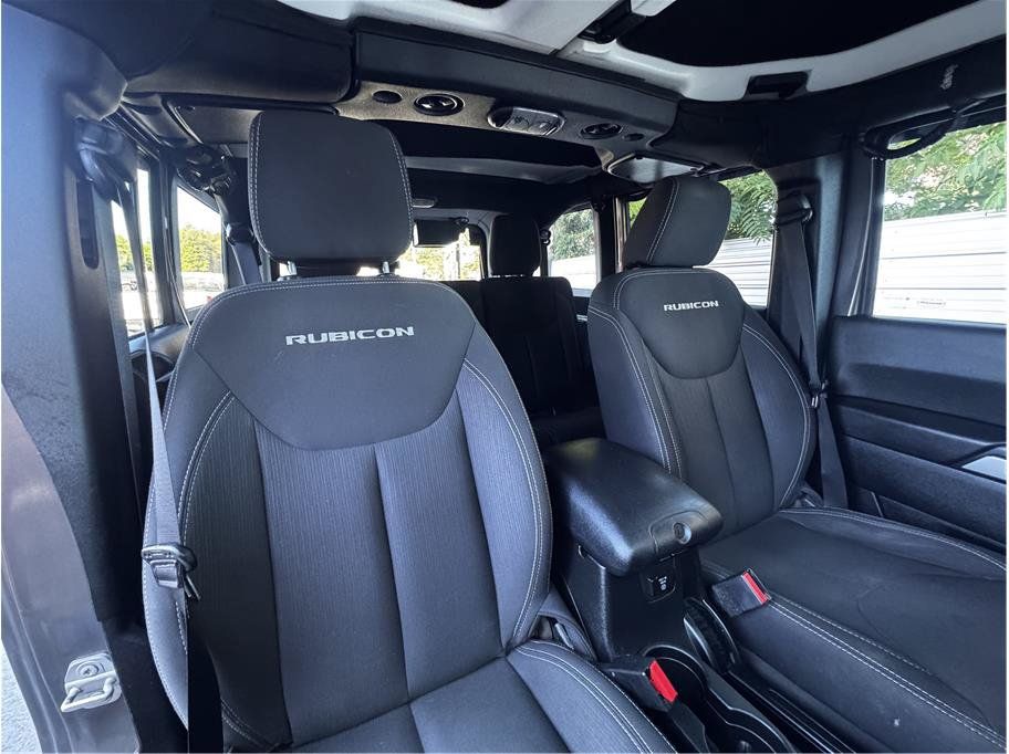 Used 2016 Jeep Wrangler Unlimited Rubicon w/ Connectivity Group AWD/4WD image 15