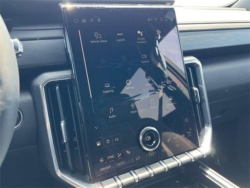 New 2025 GMC Acadia Elevation image 18