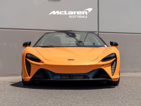 Used 2025 McLaren Artura Spider RWD image 10