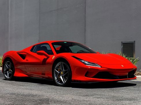 Used 2021 Ferrari F8 Spider RWD image 39